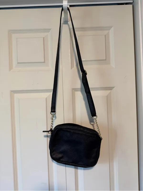 Black Quilted Crossbody Shoulder Bag - Women - Image 5