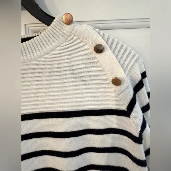 Women B/white strips round round-neck long sleeve sweater size 4 - Image 2