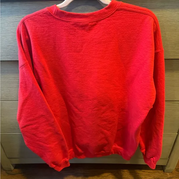 Gildan Red Unisex Sweatshirt with Heart Design Size XL - Image 4