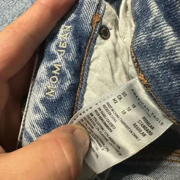 American Eagle 90’s mom jean 10 acid wash jeans - Image 3