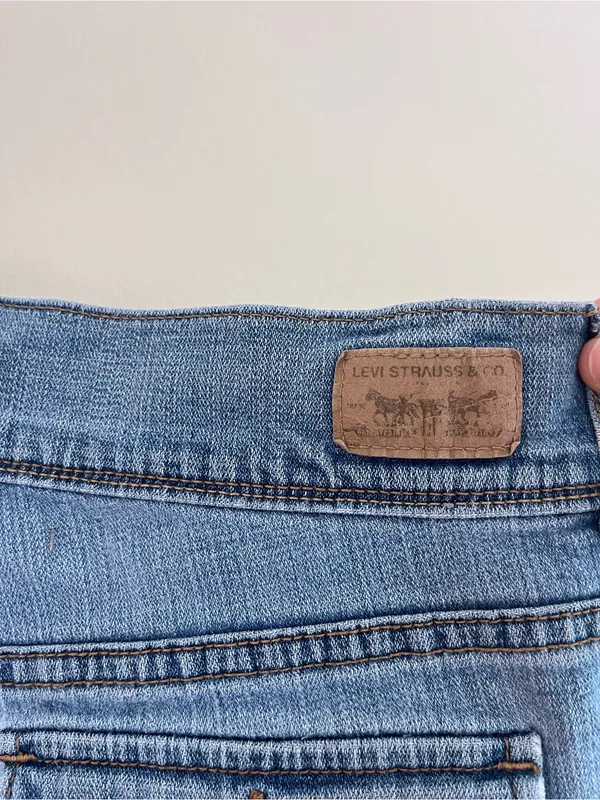 Levi's Vintage 515 Light Blue Denim Bermuda Jean Shorts - Size Women’s 6 - Image 4
