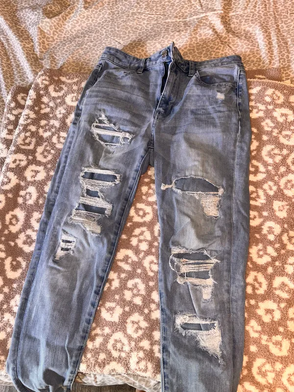 American Eagle Outfitters Ripped Jean - Image 4