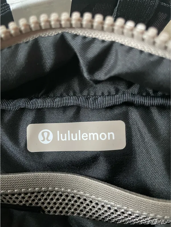 Lululemon Team Canada Future Legacy Easy Access Bag 1.5L COC CPC Logo - Image 7