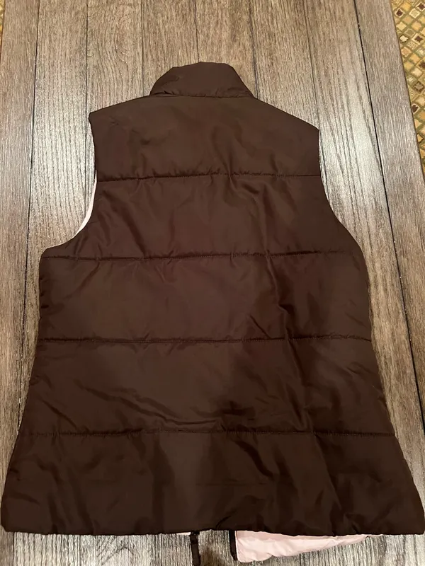 Old Navy Stay warm and stylish with this brown sleeveless puffer vest. Perfect for layering in cooler weather. - Image 2