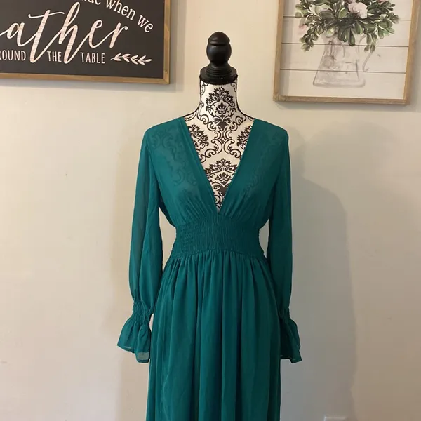 Beautiful Flowing V-Neck Sheer Long Dress Size 6 Medium - Image 3