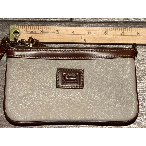 Dooney & Bourke Pebbled Leather Wristlet Cream Brown Duck Logo Wallet Clutch - Image 4