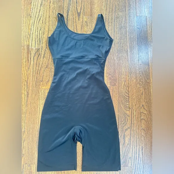 Aritzia TNA One Piece Bodysuit Crisscross Back Size M 2061 - Image 2
