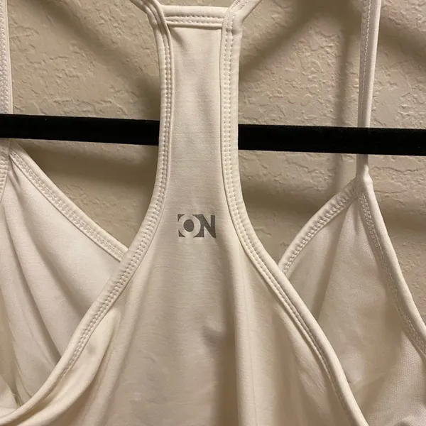 White Old Navy workout shirt - Image 5