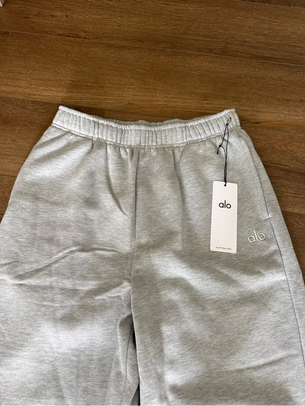 ALO Yoga Light Gray Cozy Wide-Leg Sweatpants - Image 2