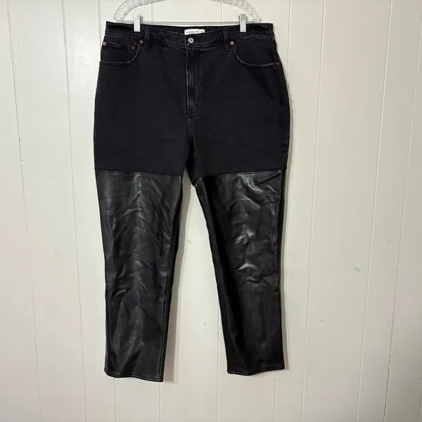 Abercrombie 90s Straight Ultra High Rise Jeans Black Faux Leather Size 34/18 - Image 3