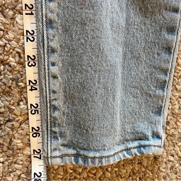 Levi’s Wedgie straight skinny leg light wash jeans women’s size 28 inseam 27” - Image 6