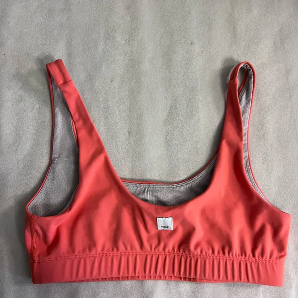 🌺 Vuori Sports Bra Coral Pink Medium VW158 Athletic Yoga Workout Top - Image 2
