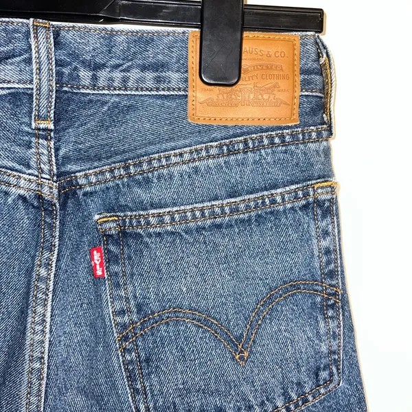 Levi's Women's Blue Distressed wedgie Straight Leg medium wash Jeans 26‎ - Image 4