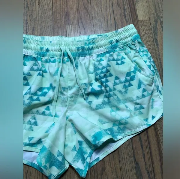 Columbia green shorts large - Image 3