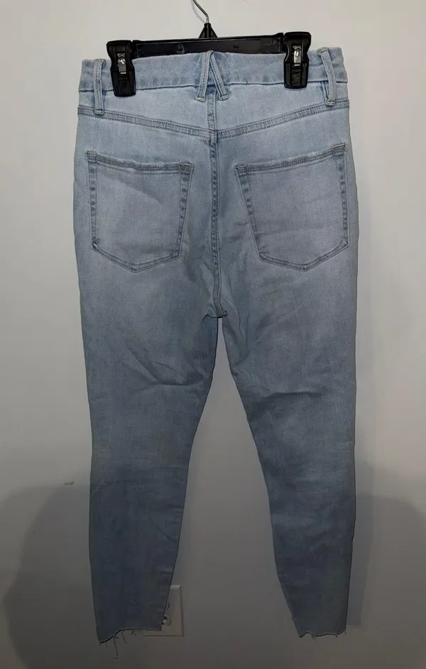 Good American Good Waist-Nipping Crop Light Blue Women's Skinny Jeans - Image 4