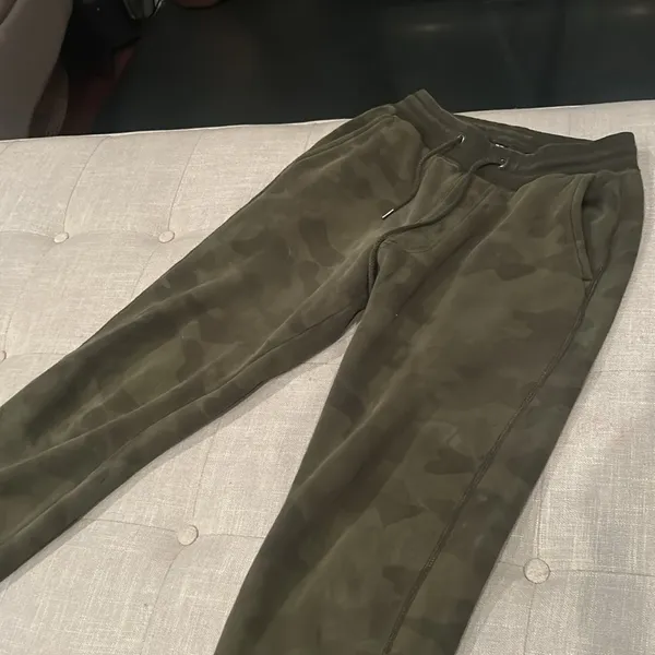 Uniqlo 100% Cotton Camo Drawstring Joggers Size Small - Image 2