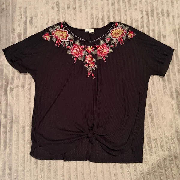 Entro Womens 1X Black‎ Waffle Knit Floral Embroidered Front Tie Knot Top - Image 2