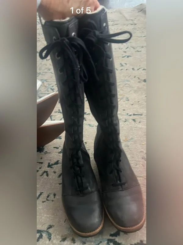 Ugg Brock 5517 Black Lace Up Leather Boots lined size 8 - Image 2