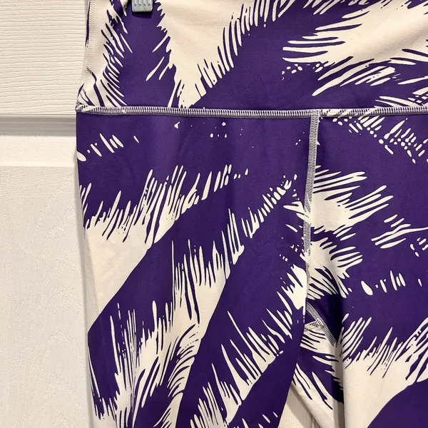 Fabletics‎ PureLuxe High Waisted Palm Leaf Print 7/8 Leggings Purple White L - Image 2