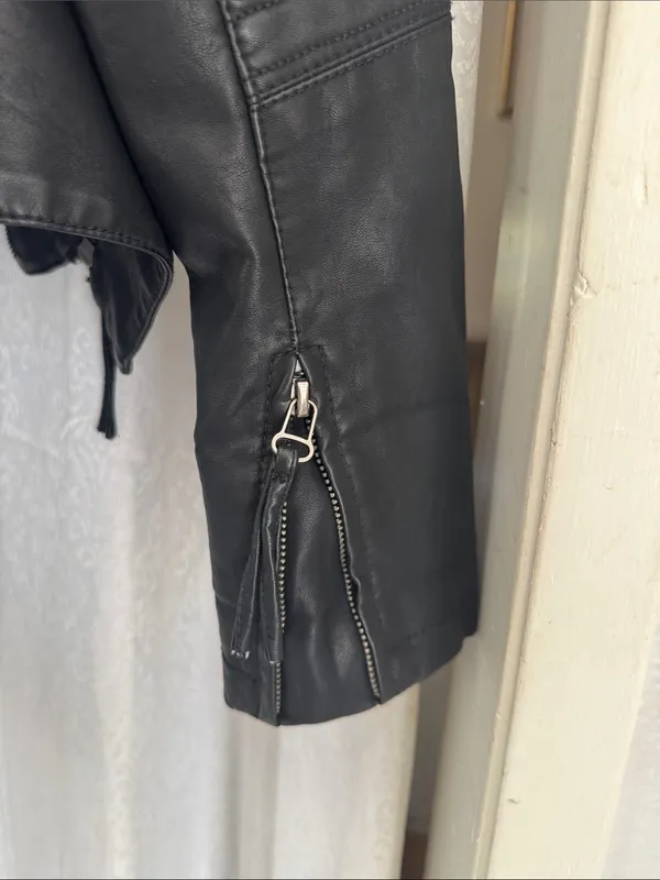 Lulu's Black Quilted Panel Leather Moto JacketSz: L - Image 5