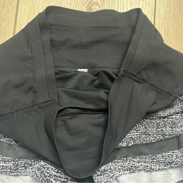 Lululemon Pace Perfect Shorts 3" Air Time White Black Size 4 - Image 6