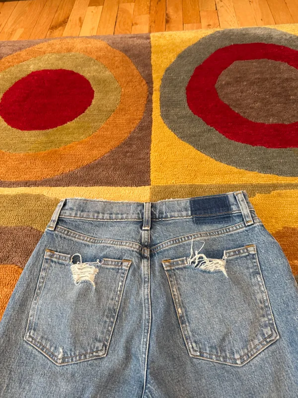 Abercrombie & Fitch High Rise Mom Jean Size 28 / 6 SHORT See pics got staining - Image 8