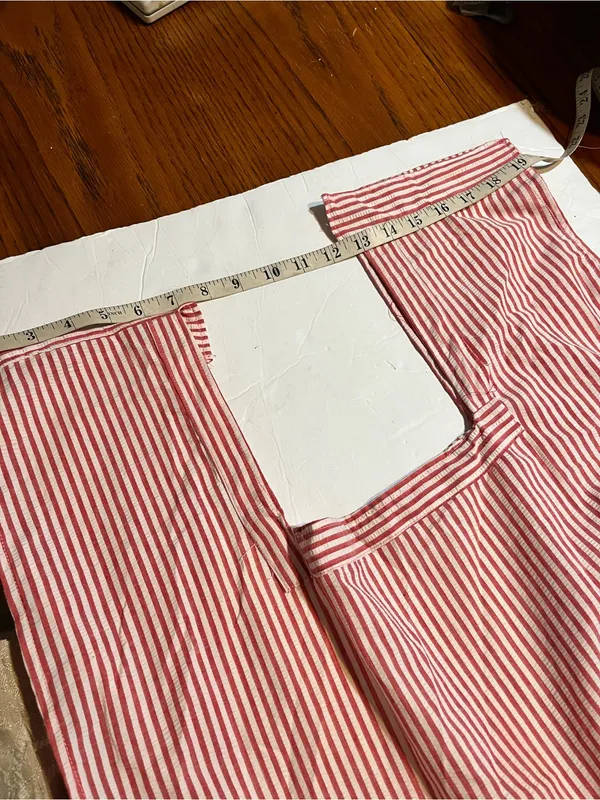 VTG country cottage-core Full apron Bib Seersucker Handmade Red White Stripe Tie - Image 9