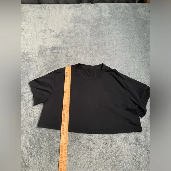 Lululemon Black Women's Crop Top - Image 5
