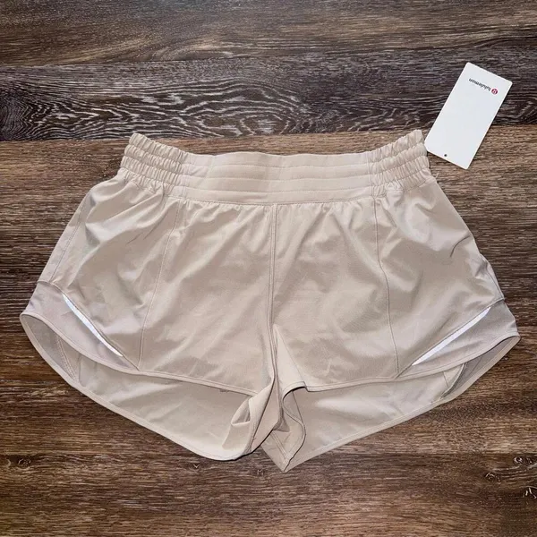 Lululemon Hotty Hot Shorts High Rise 2.5” Lined Mojave Tan Size 12 NWT - Image 2