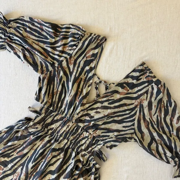 Speed Limit MPH Animal Print Smocked‎ Mini Dress Womens Small Puff Sleeve - Image 2
