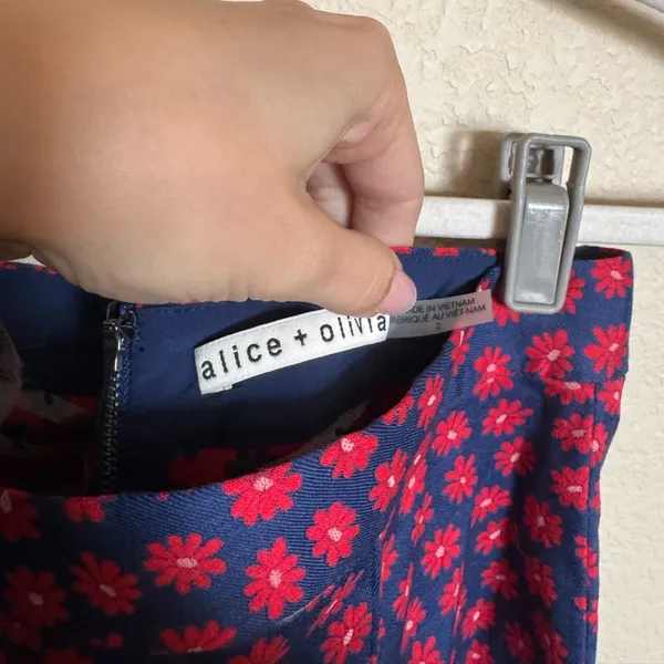 Alice + Olivia‎ Michiko Pintuck Crop Floral Pants Size 2 - Image 4