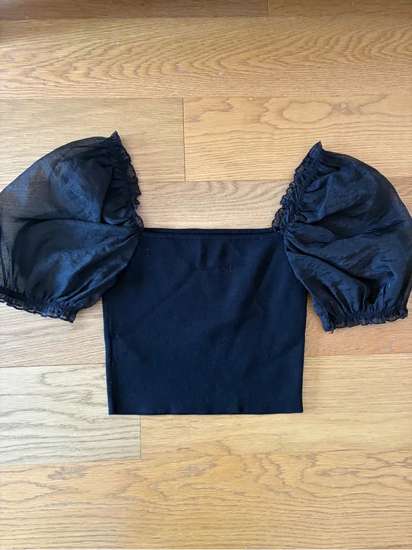 Wilfred at Aritzia Black Puff-Sleeve Square Neck Crop Top Size Small - Image 3