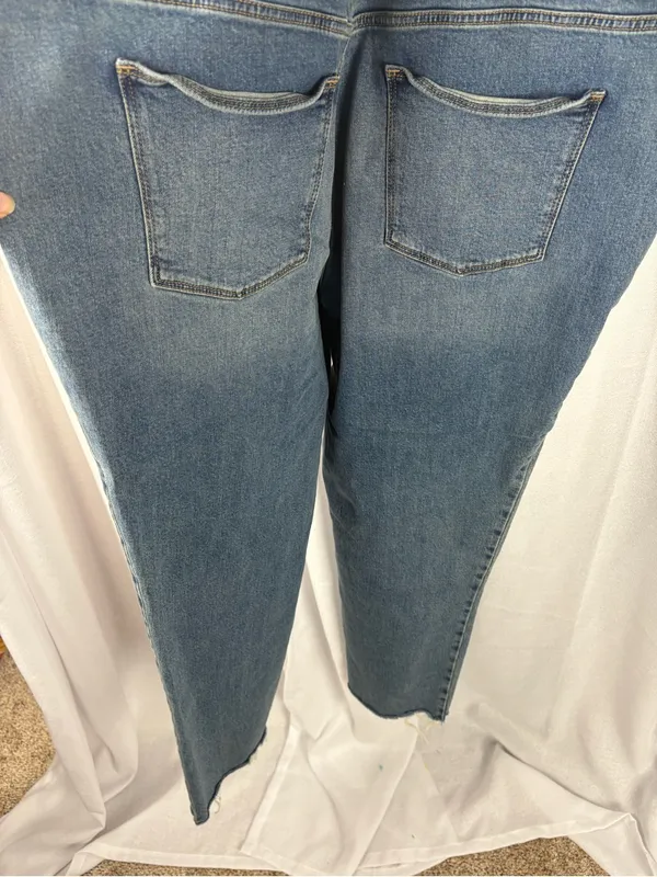 Universal Thread Denim Overalls Medium Blue Wash 18 Plus Size 34 Raw Hem Bibs - Image 7