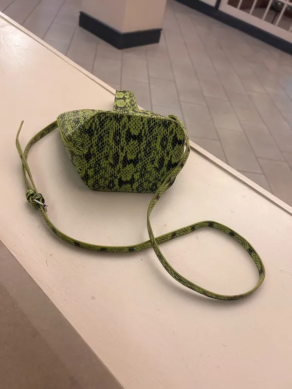 Purse green snakeskin faux leather no flaws - Image 3