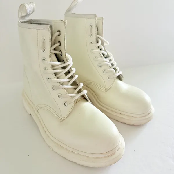 Dr Martens 1460 Mono White Smooth Leather Lace Up Combat Boots Iconic Sole 8M/9L - Image 4
