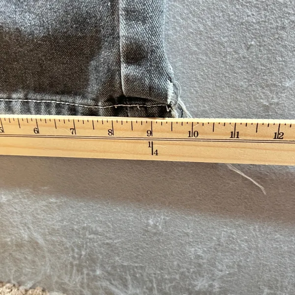 845‎ | Y2K Gray Wide Leg Jeans White Tribal Embroidered Graphic Raw Hem Size 31 - Image 5