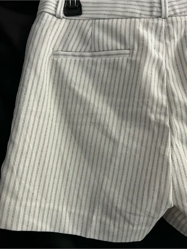 Banana Republic Women’s White Pinstripe Shorts SZ 2 NWT - Image 6