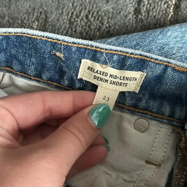Madewell Relaxed Mid-Length Distressed Denim Shorts Blue 23 - Image 4