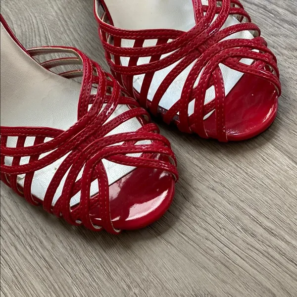 New York Transit Red Heels with Vintage Flair - Image 4