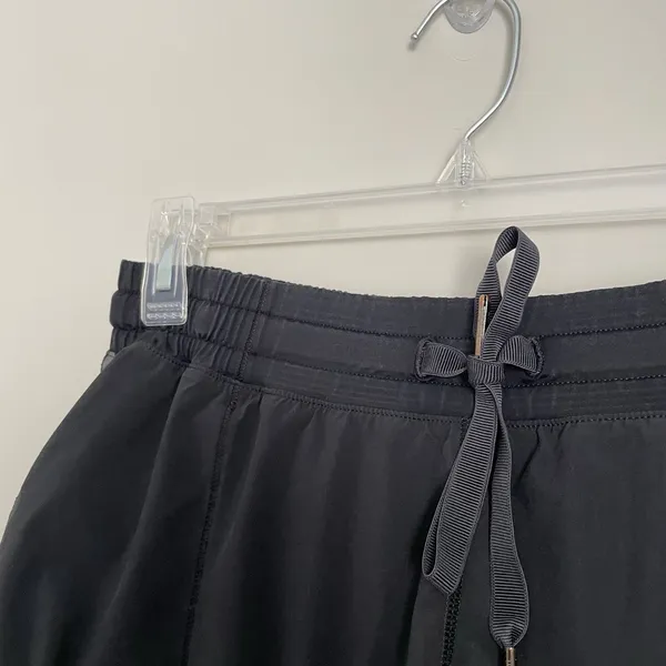 Lululemon Size 6 Black Hotty Hot Shorts Running Lined Workout 3.5" Inseam - Image 3