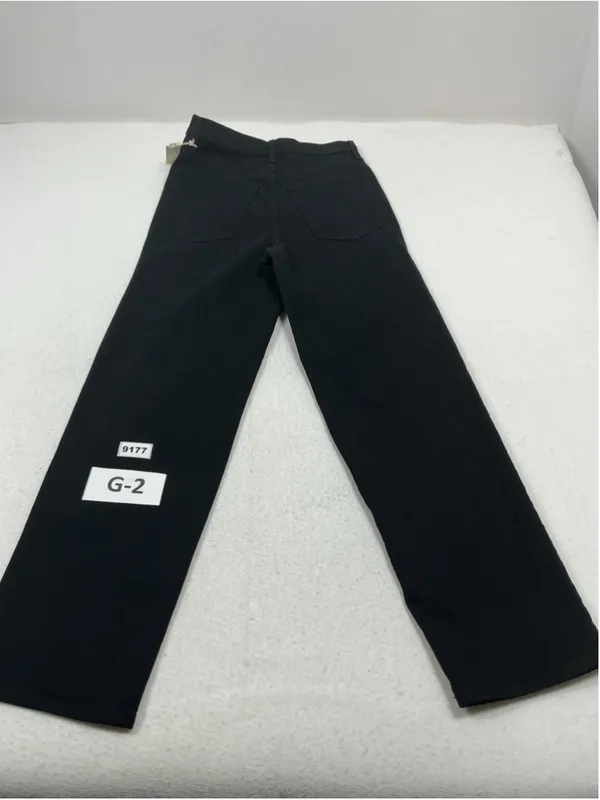Universal Threads Womans NWT Straight High Rise Black Jeans Size 4 - Image 2