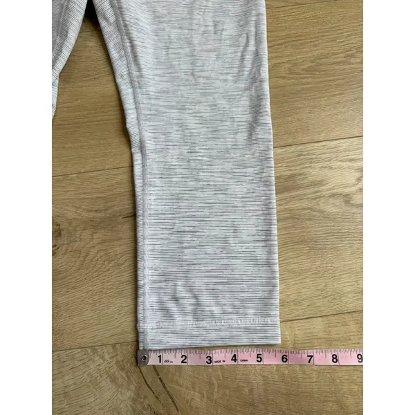 Lululemon Women Wunder Under CROP 22" inseam Luxtreme WAGG White Print Size 10 - Image 4
