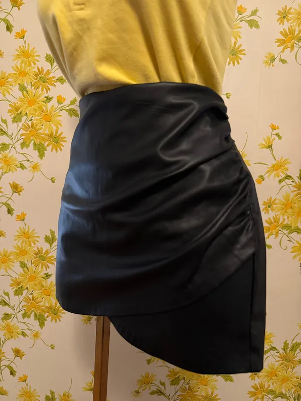 Zara faux leather Black Mini Skirt size XS - Image 4