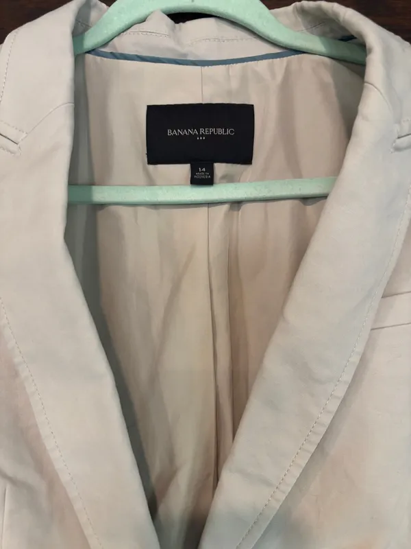 Banana Republic Tan Blazer - Image 2