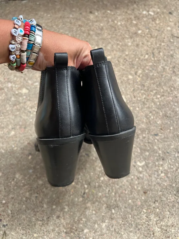 Franco sarto block heel leather ankle boots size 8.5 - Image 4