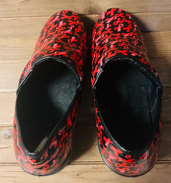 Breast Cancer Awareness Nurse Clogs Shoes Black With Pink Ribbons Women 7M - Image 5