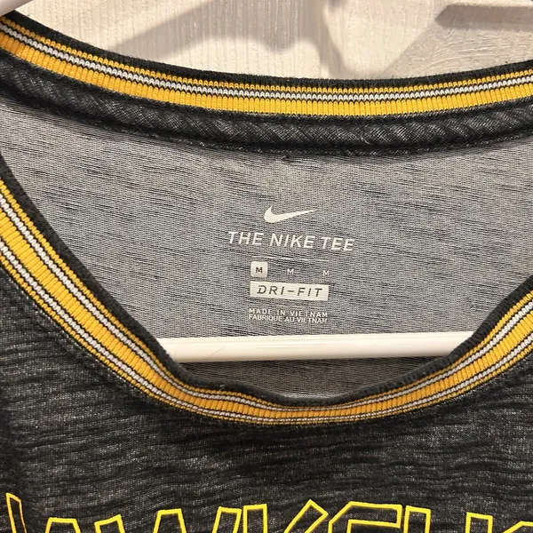 Nike Iowa Hawkeyes Womens Medium Black Dri-FIT Cropped Graphic T-Shirt‎ NCAA - Image 4