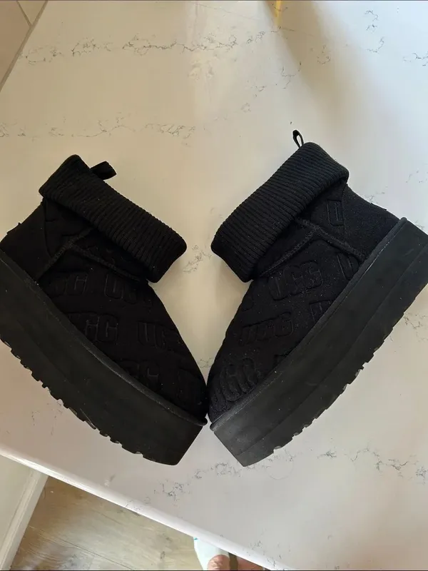 UGG NEW Classic Mini Platform Felted Black Sheepskin Boots, Black, size 12, NWO - Image 6