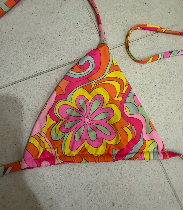 Frankies Bikinis Top - Image 2