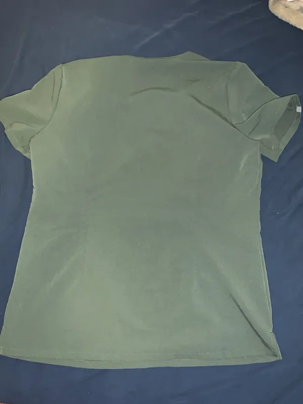 Figs Women's Short Sleeve V-Neck Top in Olive - Image 2